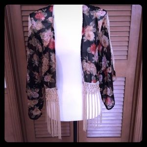Miss Me Boho Chic Lace and Fringe Floral Kimono XS